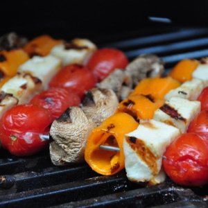 Halloumi-vegetable-mushroom skewers